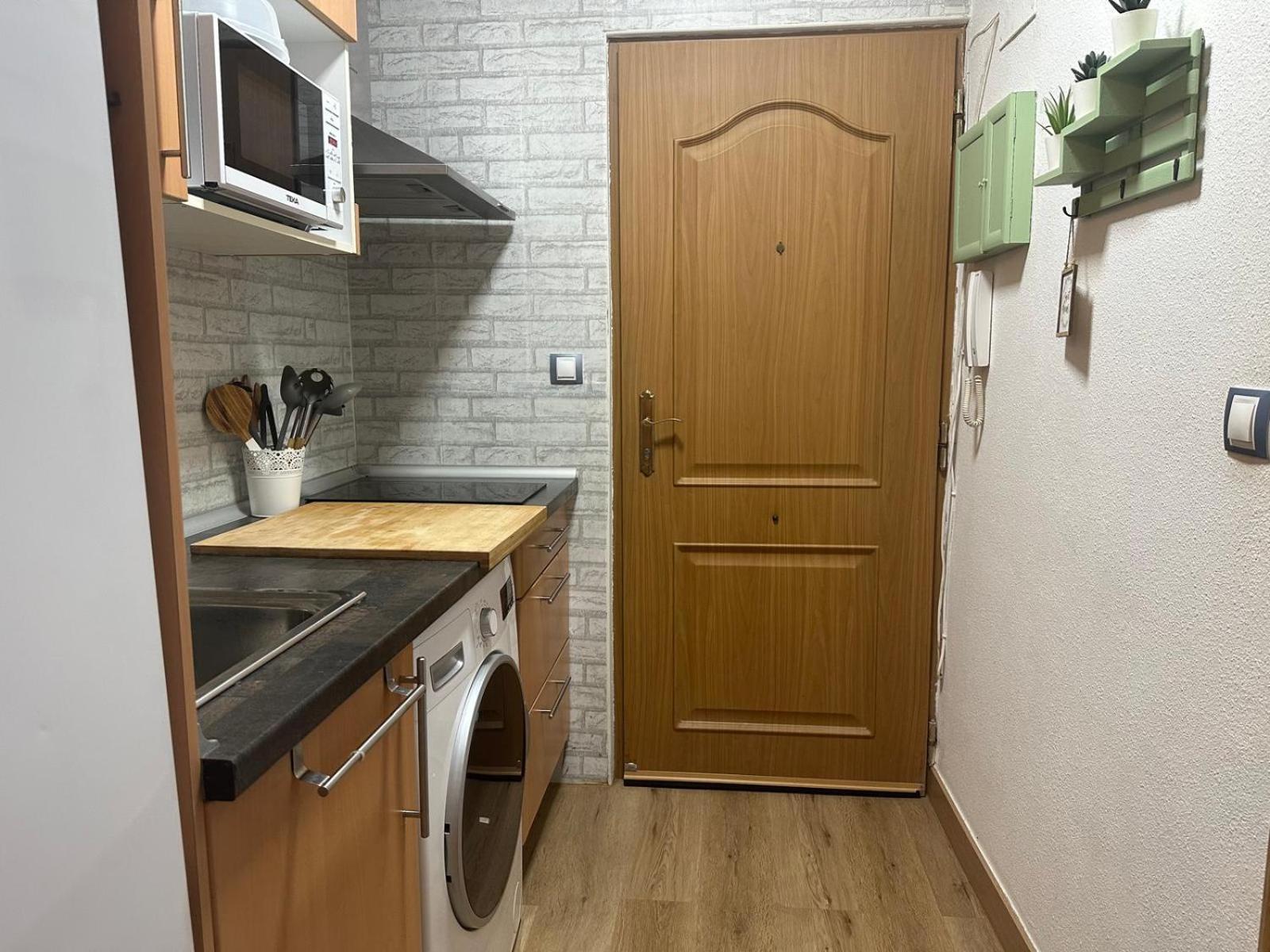 Irivi 9 Apartment اغوادولس المظهر الخارجي الصورة